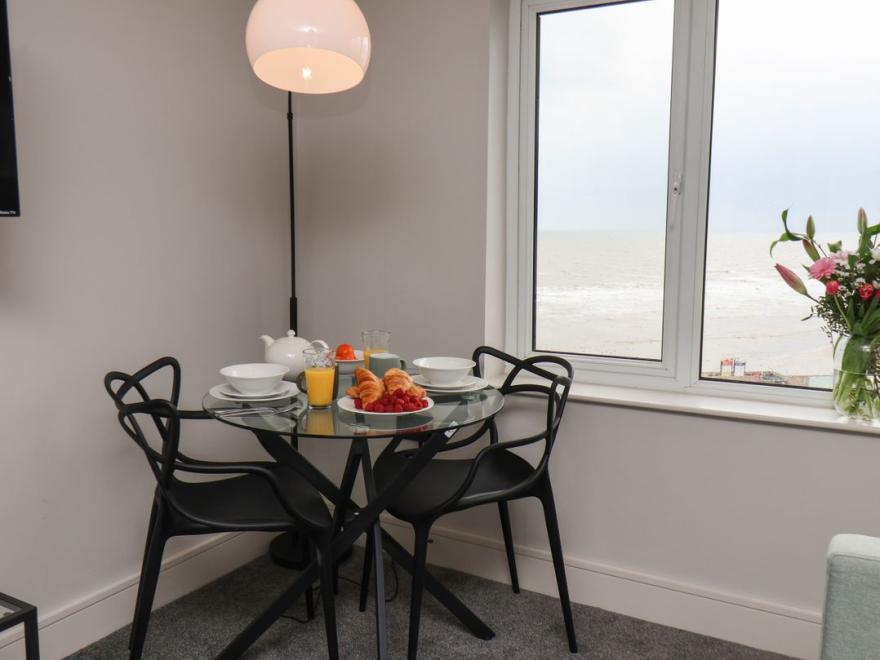 Apt 8 @ Hunter's Quay