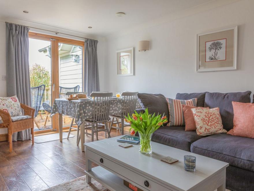 5 Court Cottage, Hillfield Village