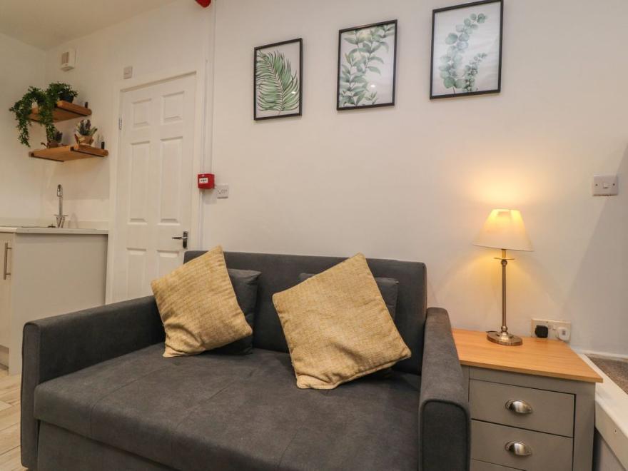 Basement Flat 43