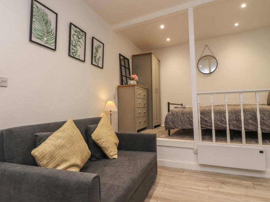Basement Flat 43