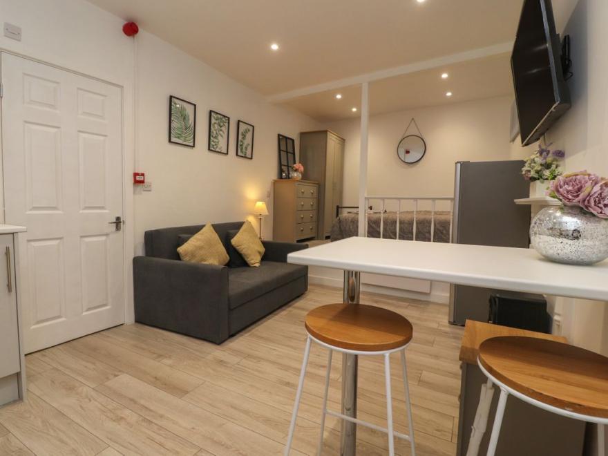 Basement Flat 43