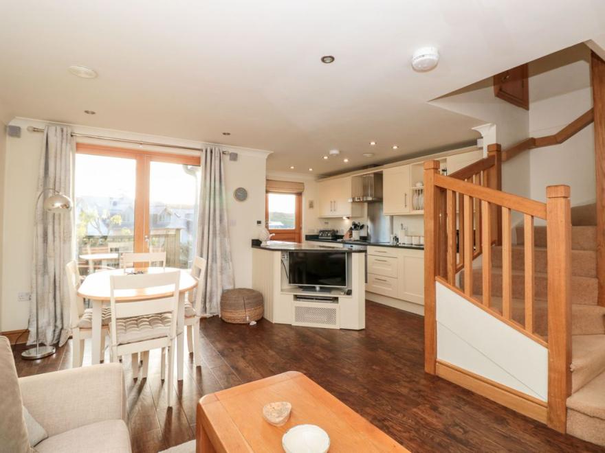 1 Court Cottage, Hillfield Village