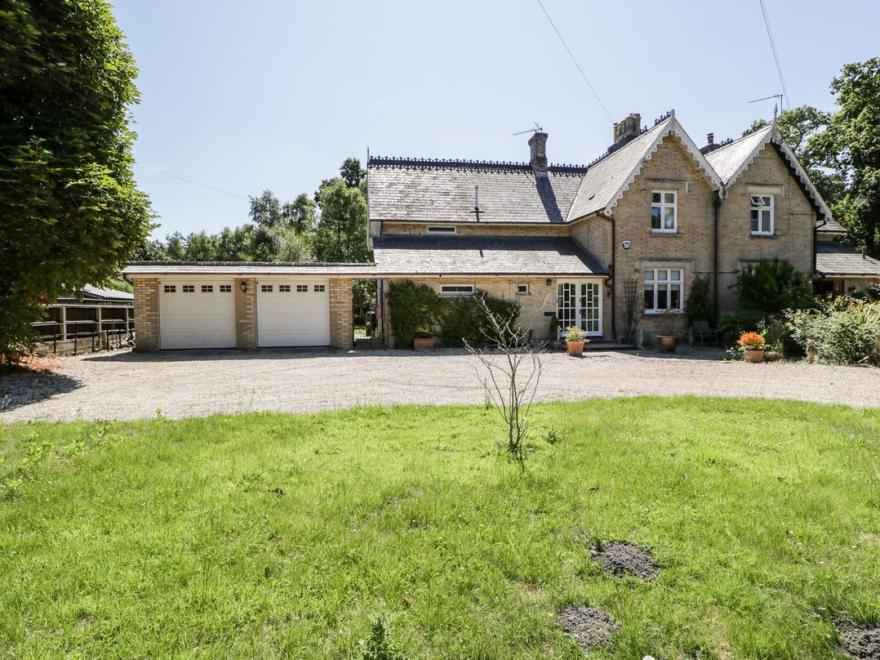 2 Heath Cottages