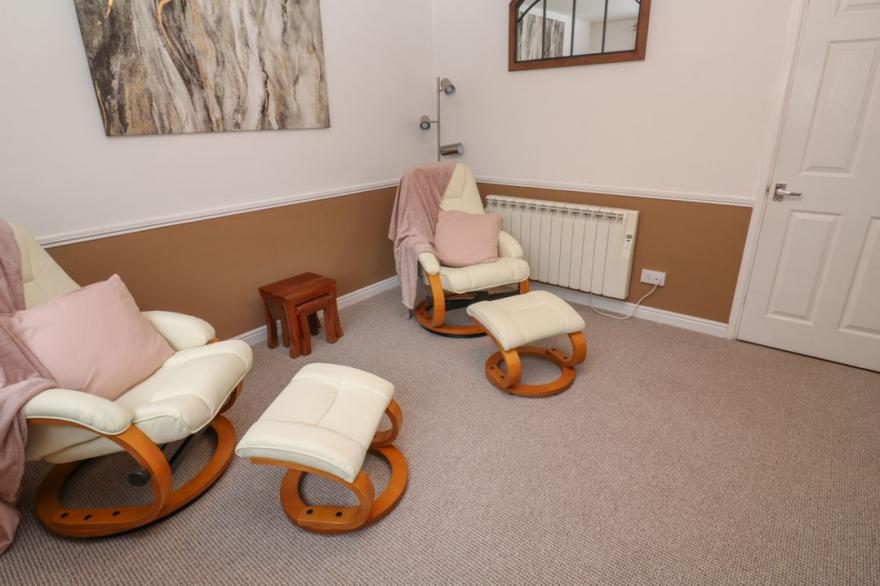 Flat 1 Marina Court