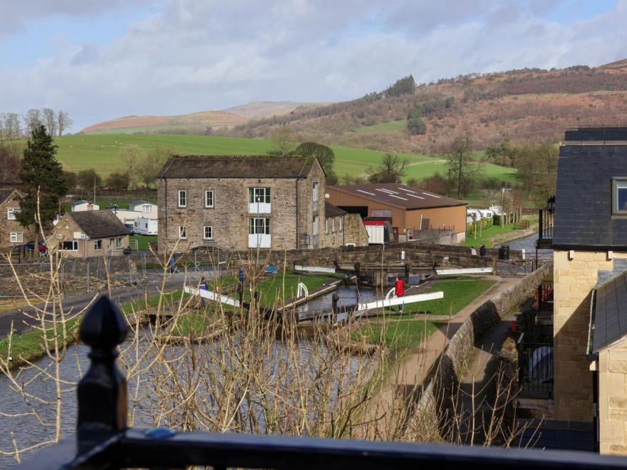The Swans Nest Lock View