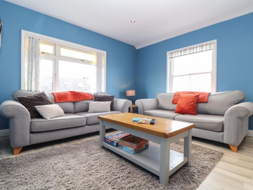 Flat 2 Niles Place