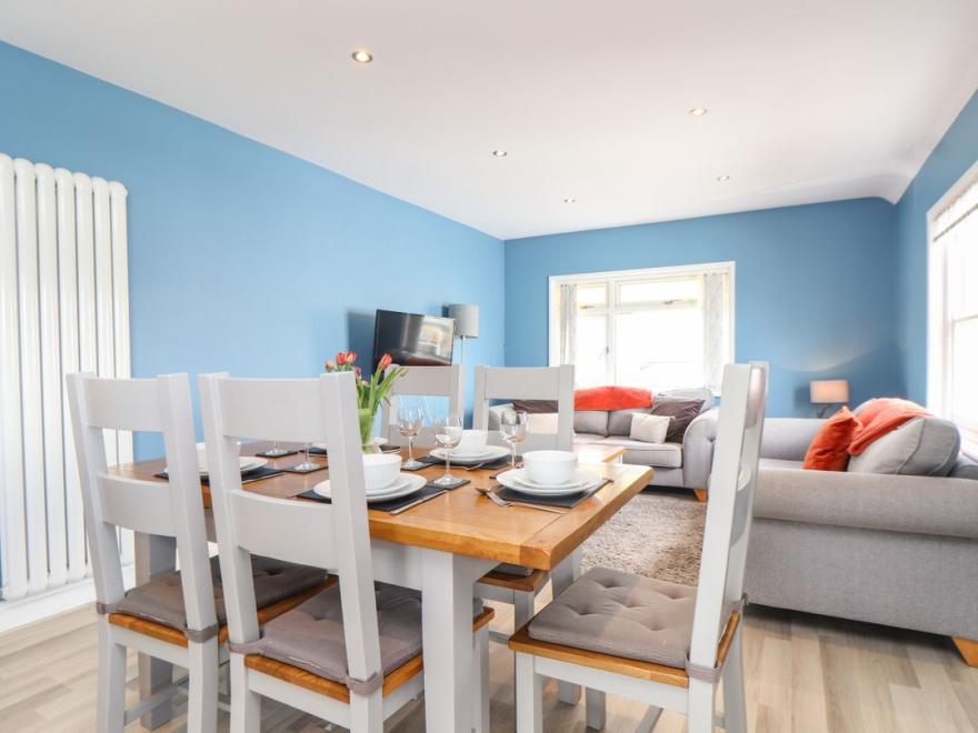 Flat 2 Niles Place