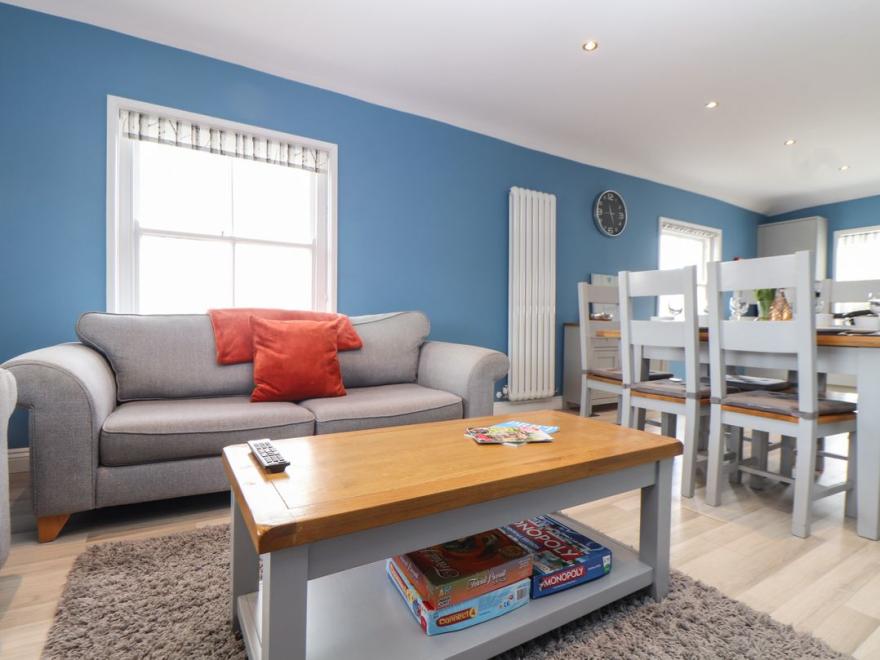 Flat 2 Niles Place