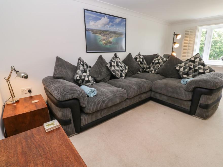 8 Manor Close