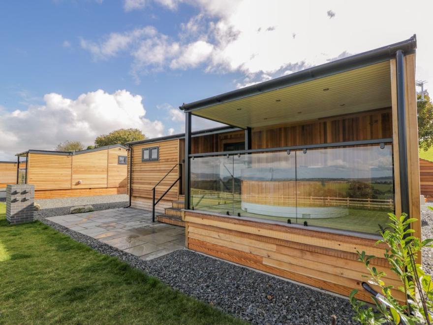 Betsi (Lodge 1)