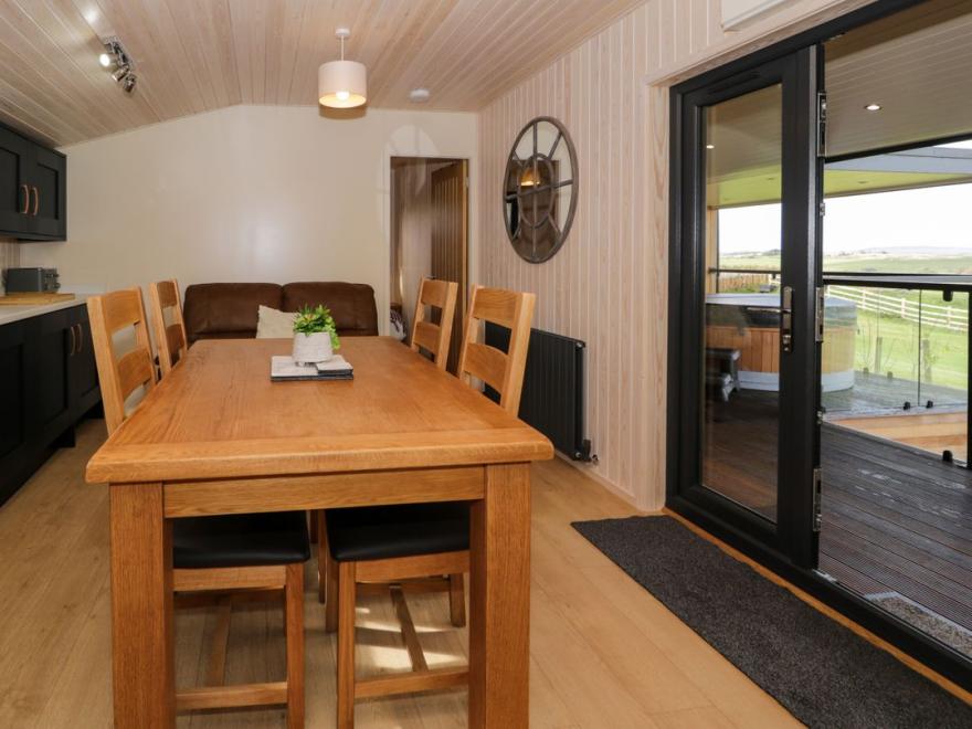 Betsi (Lodge 1)