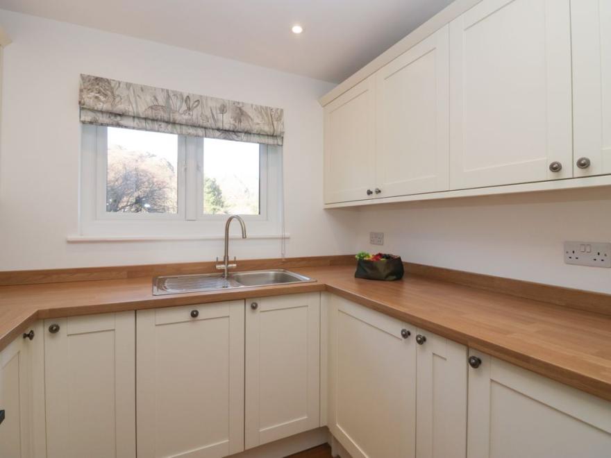 Yewdale View Apartment