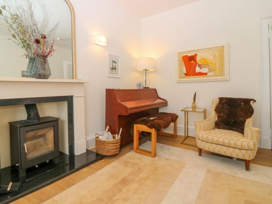 1A Carmelite Street
