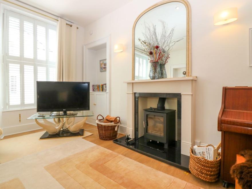 1A Carmelite Street