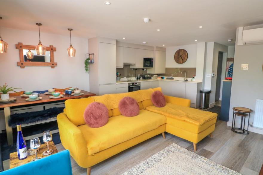 2 De Courcey House