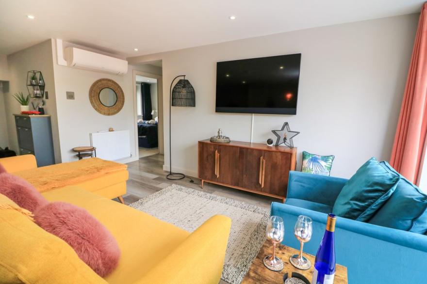 2 De Courcey House
