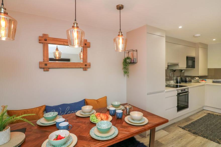2 De Courcey House