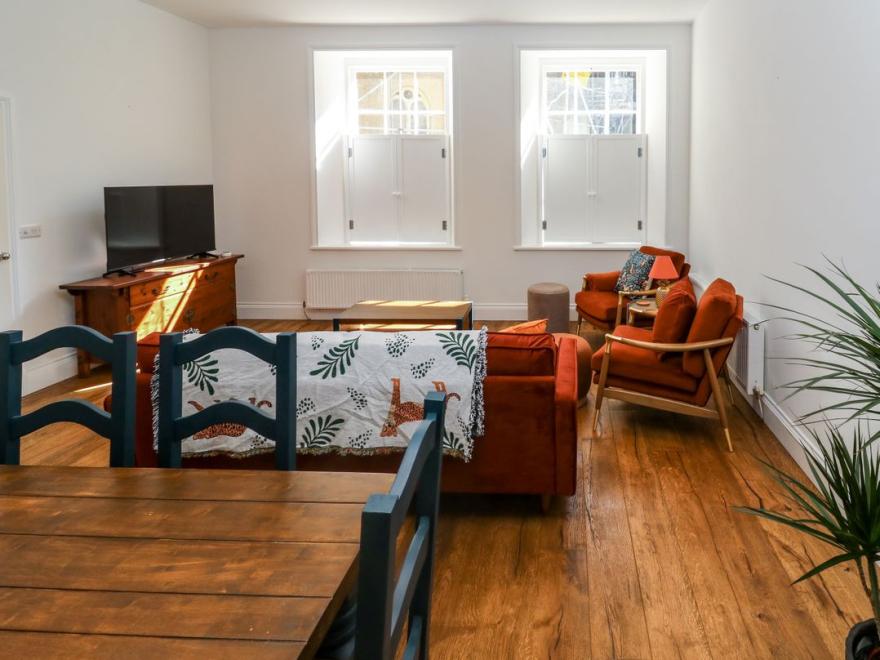 2 Regent Mews
