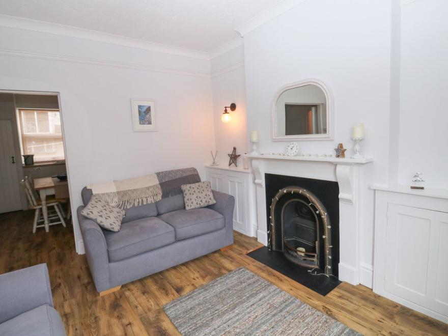 The English School, Flat 2