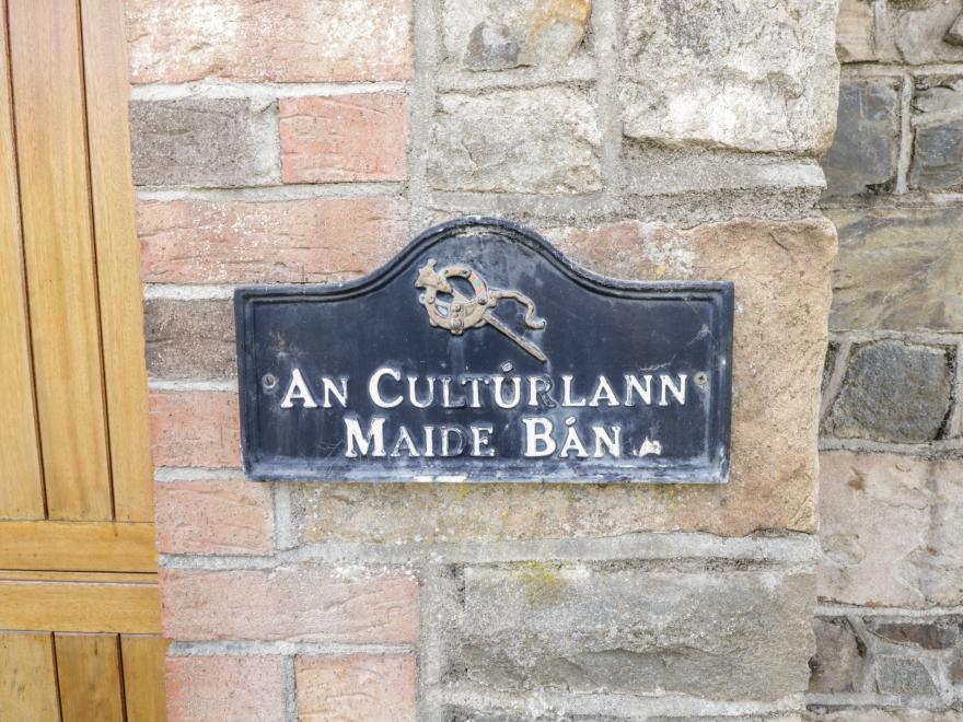 An Maide Bán