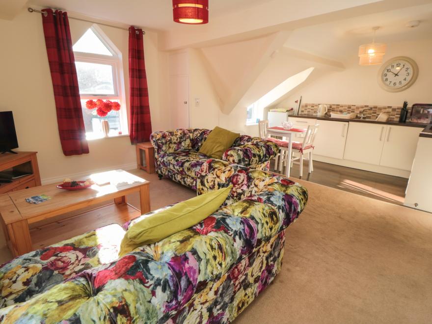 Carisbrooke House, Apartment 6