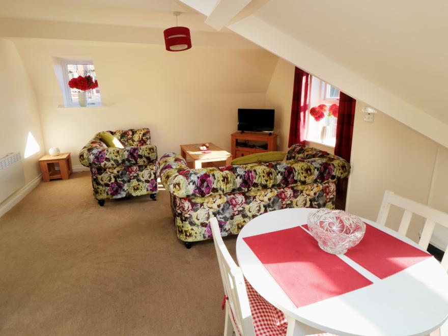 Carisbrooke House, Apartment 6