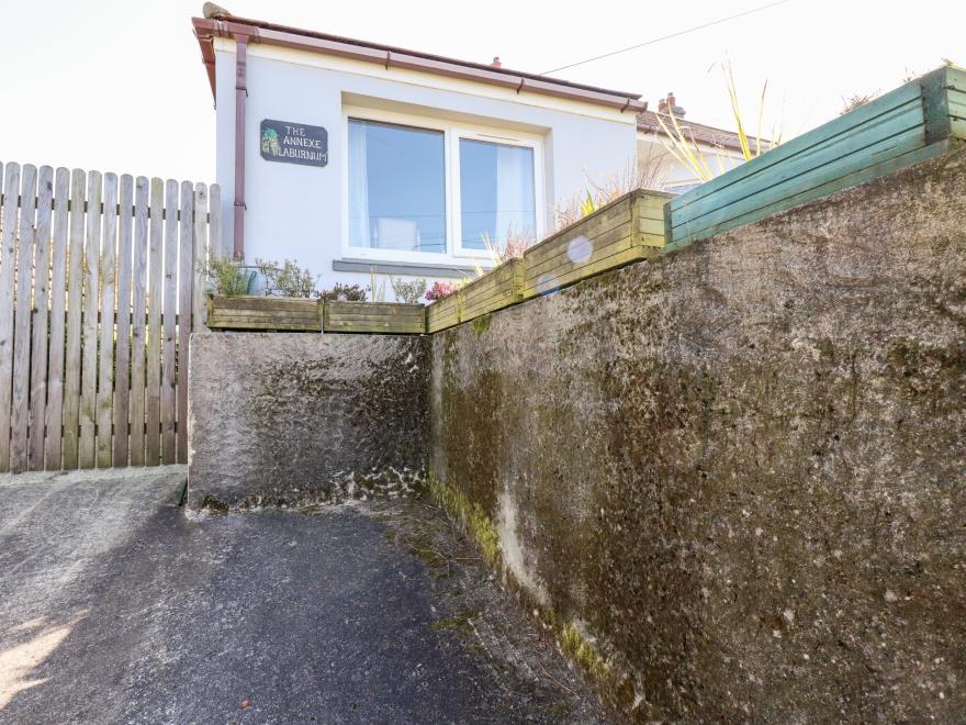 The Annexe, Laburnum