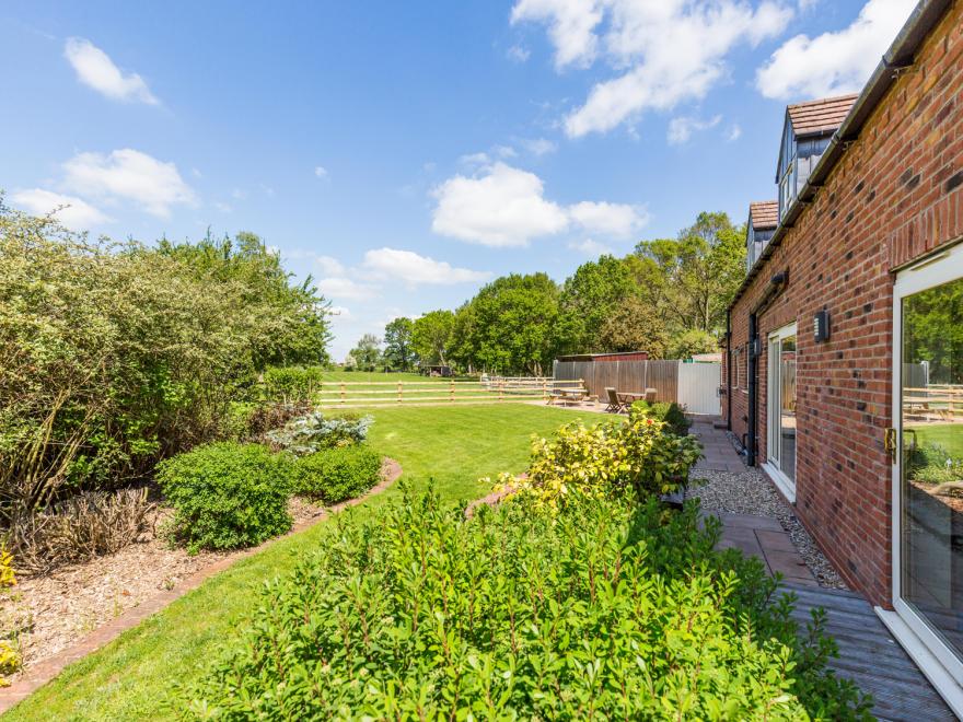 Broadleaf Lodge
