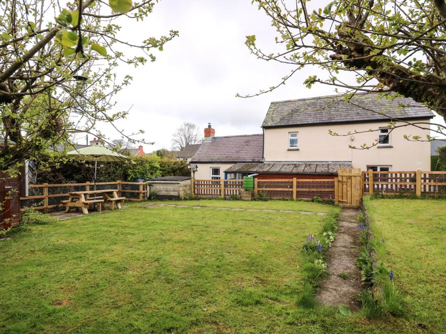 Cozy Cwtch Cottage