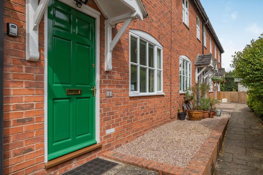 4 Aldelyme Court