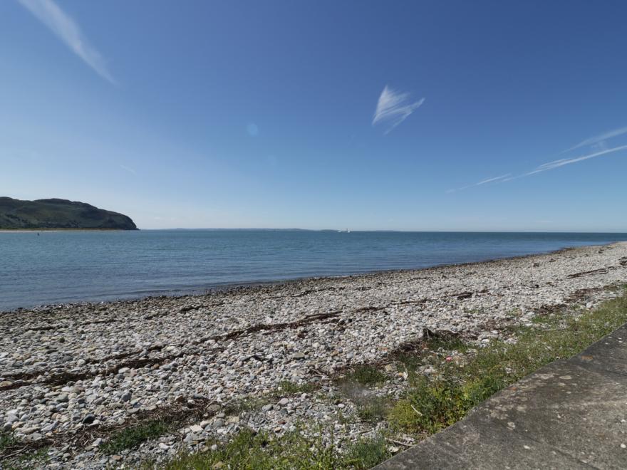 Beach House (Ty Traeth)