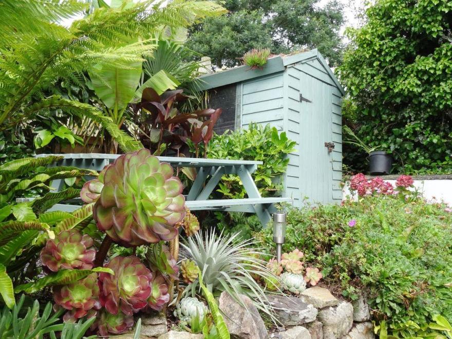 2 The Cottages
