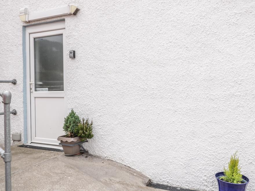 2 Park Nook Close
