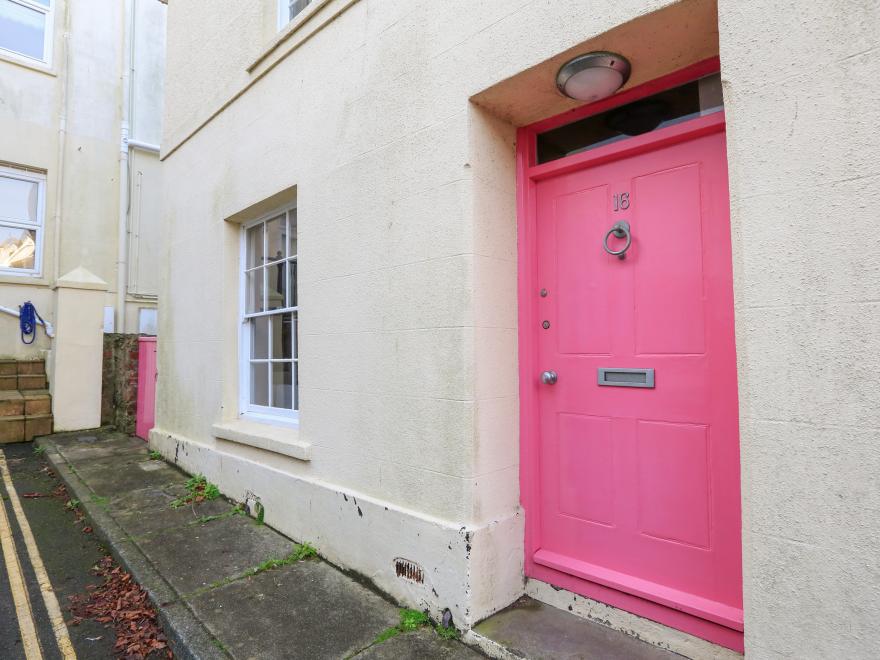 16 Courtenay Street