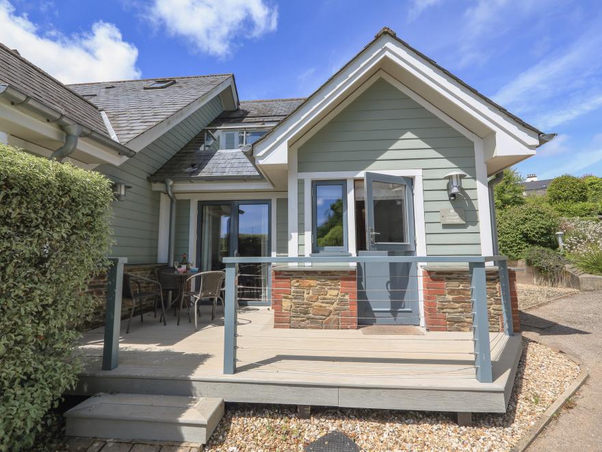 6 Court Cottage, Hillfield Village
