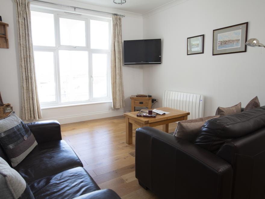 1 Lyndhurst