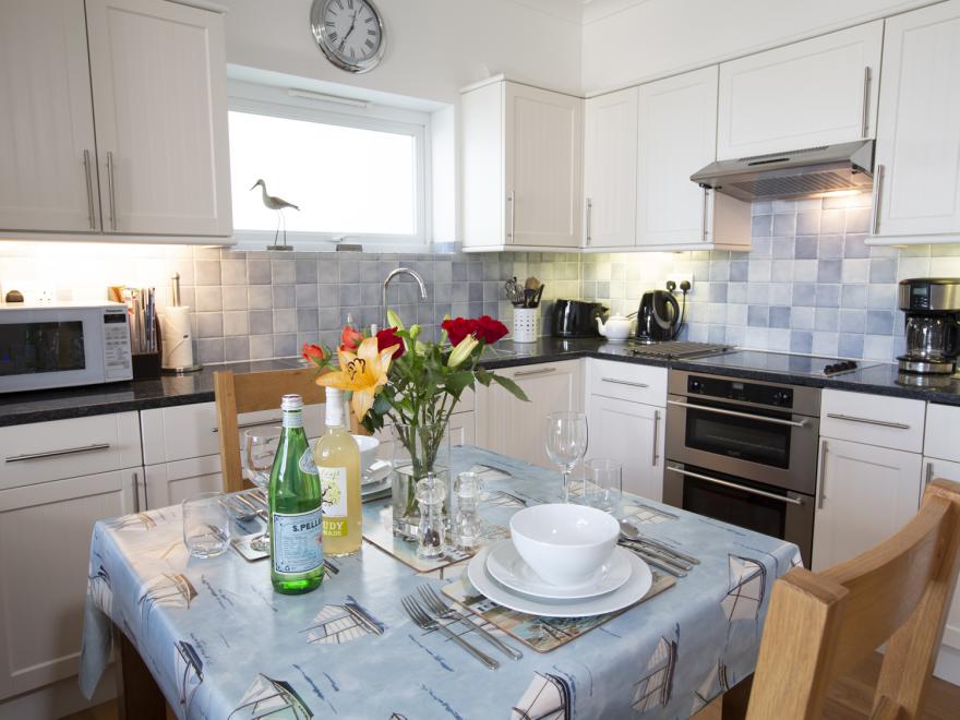 1 Lyndhurst