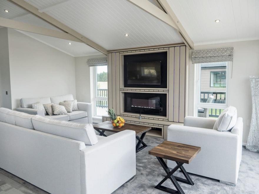 Newport Bridge Lodge - UKC4066