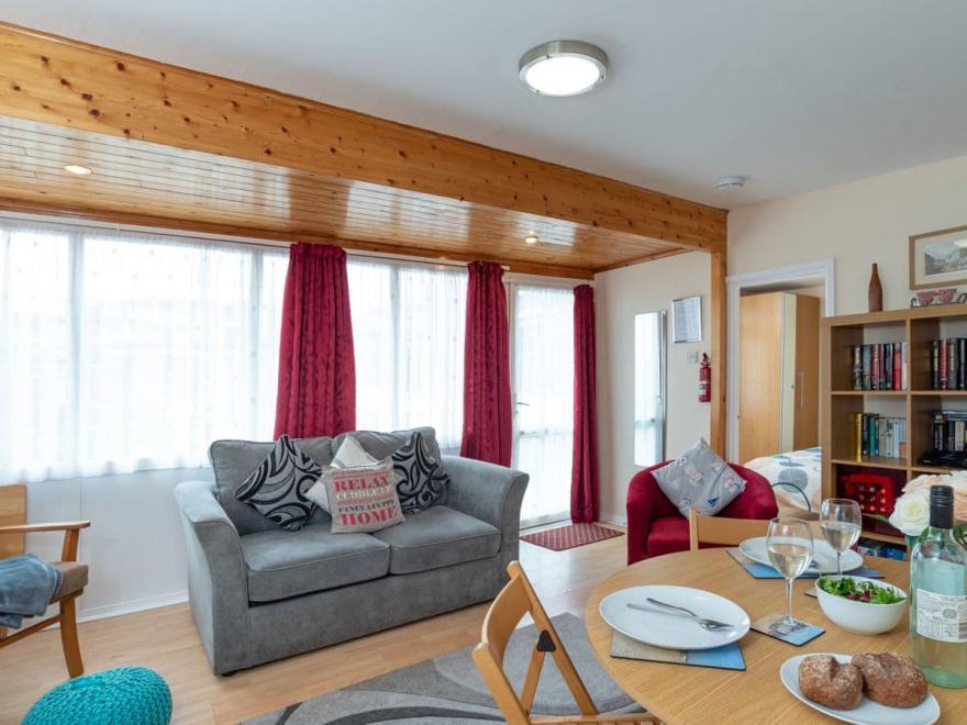 Beach Cottage 37 - UKC4080