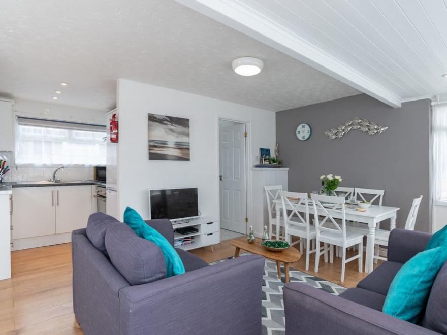 Beach Cottage 44 - UKC4081