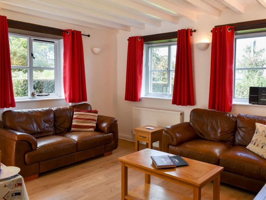 Gamekeeper's Cottage - UKC4120