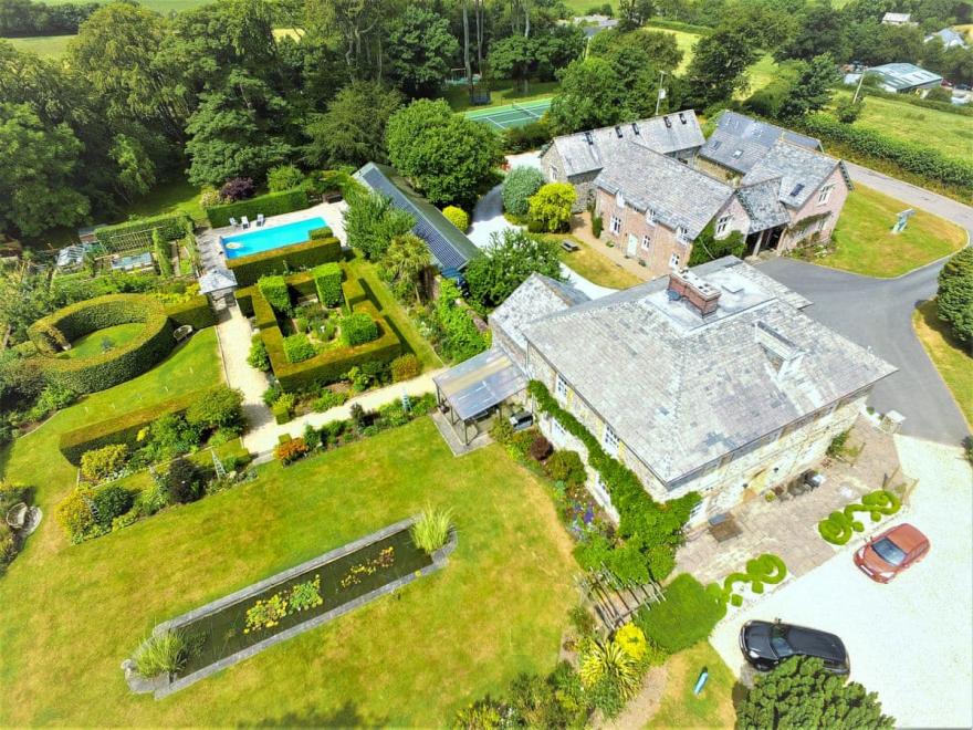 Gamekeeper's Cottage - UKC4120