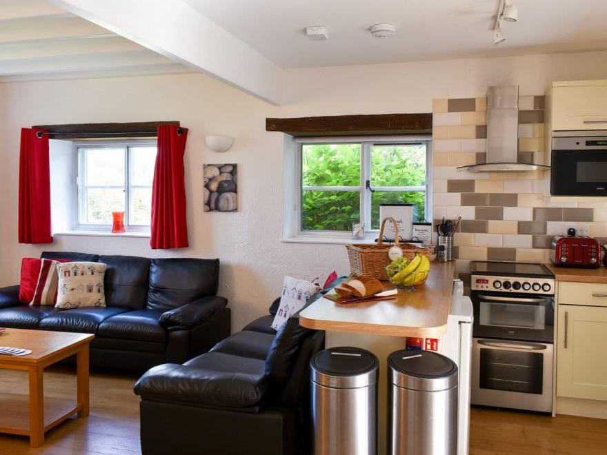 Poacher's Cottage - UKC4124