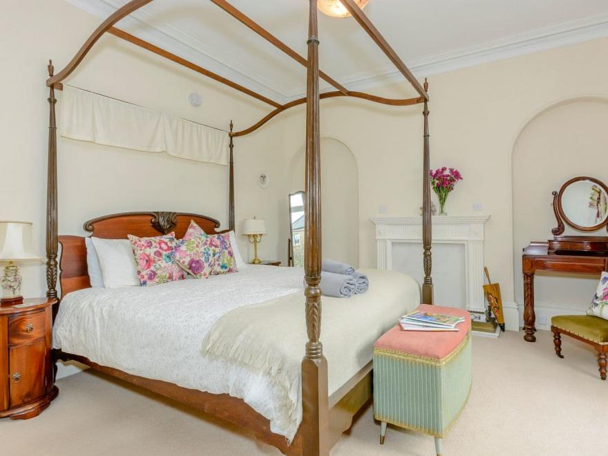 Bakewell's Hidden Treasure - UKC4128