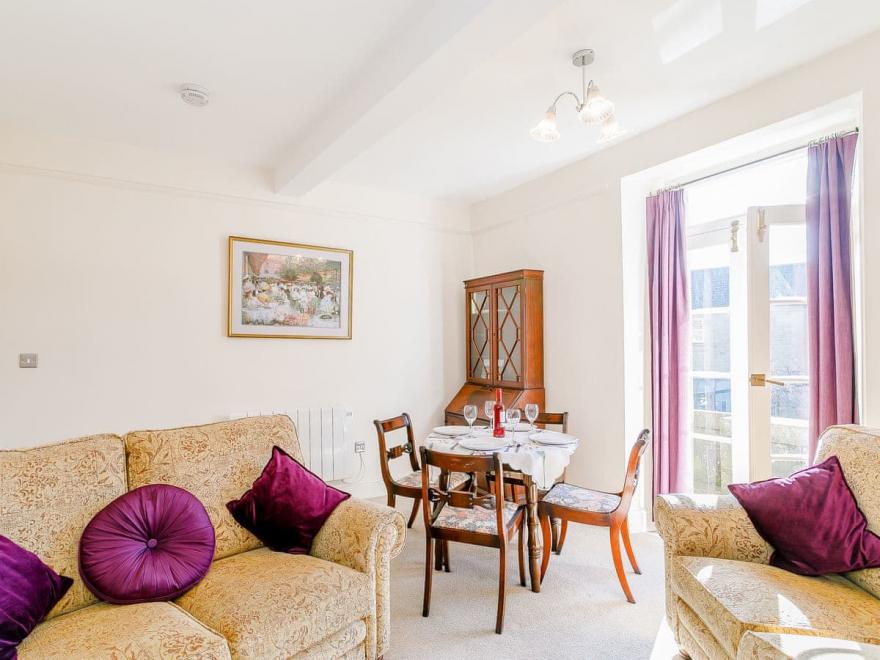 Chatsworth Suite - UKC4130