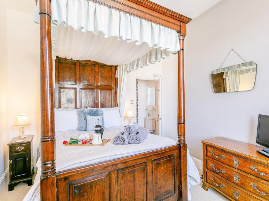 Chatsworth Suite - UKC4130