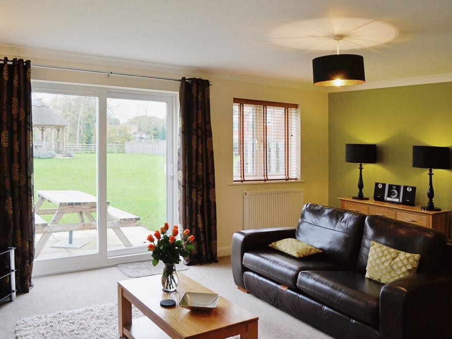 Dragon Fly Cottage - E5492