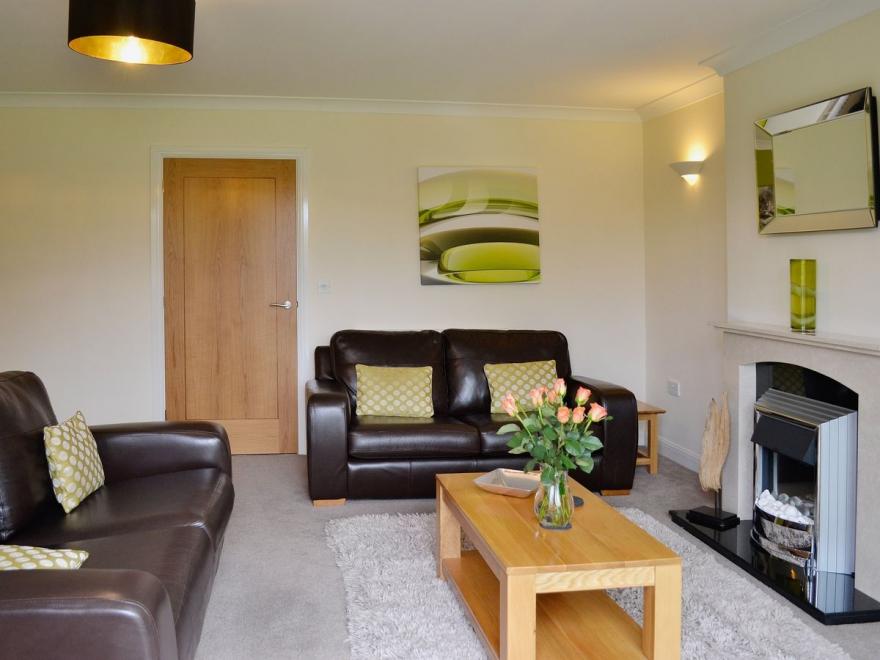 Dragon Fly Cottage - E5492