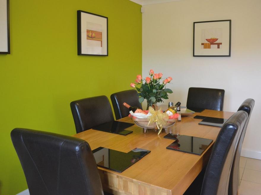 Dragon Fly Cottage - E5492