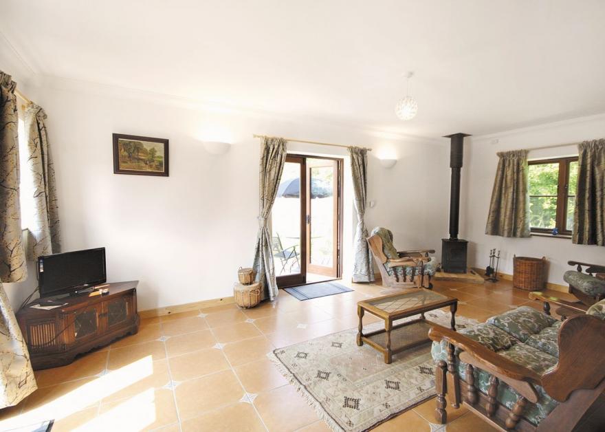 Moat Cottage - E5481